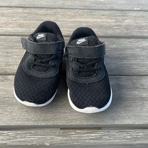 GUC Nike sneakers! Size 5C